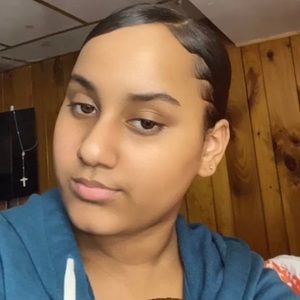 Meet your Posher, Alexandra